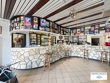 Murs commerciaux + fonds de commerce bar-restaurant (licence IV) avec terrasse et logement de fonction à vendre RUOMS (07)