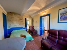 Maison de village en pierre 220 m² – 6 suites – cachet et potentiel à Vagnas, proche de Vallon-pont-d'Arc