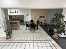 À vendre – Maison de plain-pied avec dépendance aménagée, grands espaces extérieurs et structures polyvalentes – Idéal résidence principale + activité pro ou projet locatif