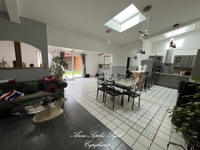 À vendre – Maison de plain-pied avec dépendance aménagée, grands espaces extérieurs et structures polyvalentes – Idéal résidence principale + activité pro ou projet locatif