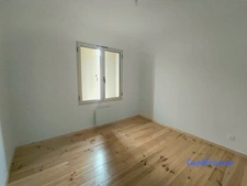 Un bien rare au cœur de La Brède : maison neuve en centre‑ville, comprenant 3 chambres et un jardin.