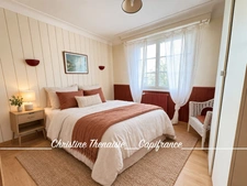 Maison à vendre sur un terrain de 2000 m2 - 4 chambres - Bureau - 3 salles d'eau - 3 wc - Dépendance de 110 m2 et garages LA GARNACHE (85)
