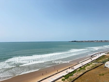Appartement à vendre VUE MER - 2 chambres - 2 balcons fermés - Parking - Cave - Accès direct au remblai de la grande plage SAINT GILLES CROIX DE VIE (85)