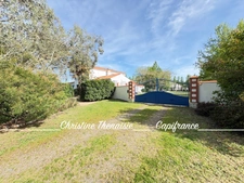 Maison à vendre sur un terrain de 2000 m2 - 4 chambres - Bureau - 3 salles d'eau - 3 wc - Dépendance de 110 m2 et garages LA GARNACHE (85)