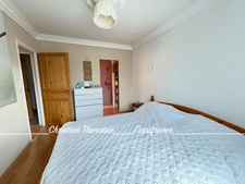 Maison à vendre sur un terrain de 2000 m2 - 4 chambres - Bureau - 3 salles d'eau - 3 wc - Dépendance de 110 m2 et garages LA GARNACHE (85)