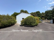 Maison à vendre 5 pièces - Plain-Pied - 3 chambres - 2 salles d'eau - 3 wc - Piscine couverte - 2 garages SAINT HILAIRE DE RIEZ (85)