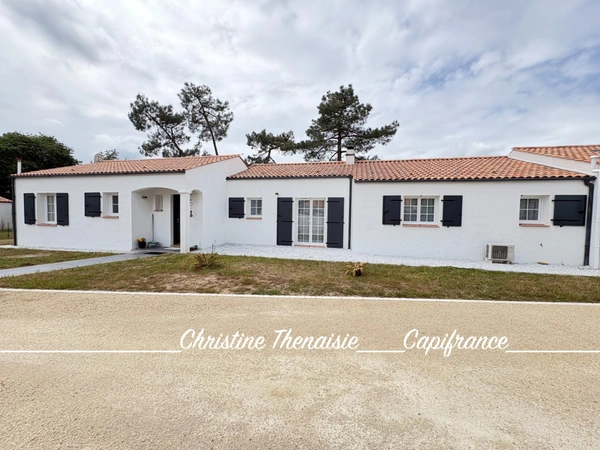 Maison à vendre 9 pièces - Plain-Pied - 4 chambres - 2 Salles d'eau - Piscine - Salle de cinéma - Hammam - T2 indépendant