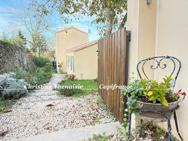 Maison à vendre au coeur du village, 3 chambres, Garage  SALLERTAINE (85)