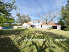 Maison à vendre sur un terrain de 2000 m2 - 4 chambres - Bureau - 3 salles d'eau - 3 wc - Dépendance de 110 m2 et garages LA GARNACHE (85)