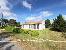 Maison à vendre Plain-Pied - 3 chambres - Garages - Grand terrain  COMMEQUIERS (85)