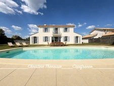 VILLA D'EXCEPTION Pièces spacieuses, 4 chambres, 3 salles de bains, 3 wc, Piscine privée  COEX (85)