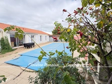 Maison à vendre Plain-Pied - 3 chambres - Garage - Piscine chauffée - Centre Ville SAINT GILLES CROIX DE VIE (85)