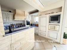 Maison à vendre sur un terrain de 2000 m2 - 4 chambres - Bureau - 3 salles d'eau - 3 wc - Dépendance de 110 m2 et garages LA GARNACHE (85)