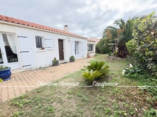 Maison à vendre Plain-Pied - 3 chambres - Garage - Piscine chauffée - Centre Ville SAINT GILLES CROIX DE VIE (85)