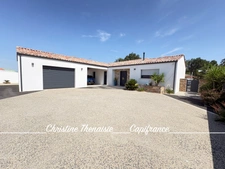 Maison récente à vendre 6 pièces : Plain-Pied - 3 chambres - Bureau - 1 salle d'eau - 1 salle de bains - 2 wc - garage - Préau SAINT HILAIRE DE RIEZ (85)