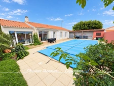 Maison à vendre Plain-Pied - 3 chambres - Garage - Piscine chauffée - Centre Ville SAINT GILLES CROIX DE VIE (85)