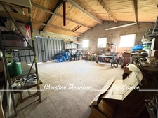 Maison à vendre sur un terrain de 2000 m2 - 4 chambres - Bureau - 3 salles d'eau - 3 wc - Dépendance de 110 m2 et garages LA GARNACHE (85)
