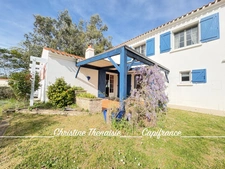 Maison à vendre sur un terrain de 2000 m2 - 4 chambres - Bureau - 3 salles d'eau - 3 wc - Dépendance de 110 m2 et garages LA GARNACHE (85)