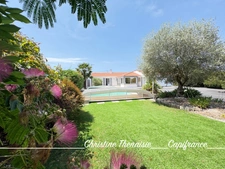 Maison à vendre 5 pièces - Plain-Pied - 3 chambres - 2 salles d'eau - 3 wc - Piscine couverte - 2 garages SAINT HILAIRE DE RIEZ (85)