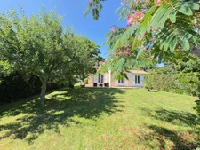 A VENDRE Maison de PLAIN-PIED 4 chambres - Garage- Terrain arboré et sans vis-à-vis - Proche de tous les commerces SAINT GILLES CROIX DE VIE (85)