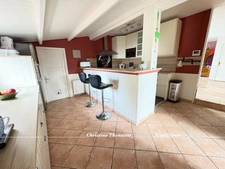 Maison de charme à vendre Plain-pied, 4 chambres dont 3 avec entrées indépendantes, Grand garage, Studio à aménager, 2 entrées sur 1200 m2 de terrain, SAINT HILAIRE DE RIEZ (85)