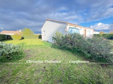 Maison à vendre 4 pièces  3 chambres - Garage - Grand terrain - Extension possible 85300 SALLERTAINE