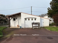 Maison de charme à vendre Plain-pied, 4 chambres dont 3 avec entrées indépendantes, Grand garage, Studio à aménager, 2 entrées sur 1200 m2 de terrain, SAINT HILAIRE DE RIEZ (85)