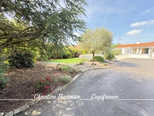Maison à vendre 5 pièces - Plain-Pied - 3 chambres - 2 salles d'eau - 3 wc - Piscine couverte - 2 garages SAINT HILAIRE DE RIEZ (85)
