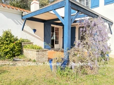 Maison à vendre sur un terrain de 2000 m2 - 4 chambres - Bureau - 3 salles d'eau - 3 wc - Dépendance de 110 m2 et garages LA GARNACHE (85)
