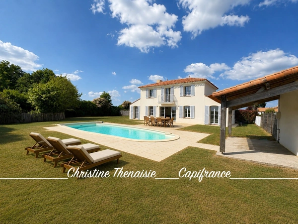 VILLA D'EXCEPTION Pièces spacieuses, 4 chambres, 3 salles de bains, 3 wc, Piscine privée  COEX (85)