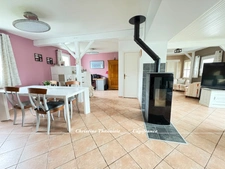 Maison de charme à vendre Plain-pied, 4 chambres dont 3 avec entrées indépendantes, Grand garage, Studio à aménager, 2 entrées sur 1200 m2 de terrain, SAINT HILAIRE DE RIEZ (85)