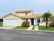 Villa à vendre 5 pièces, 3 chambres, 2 salles d'eau, Piscine privée, Climatisation, Véranda au coeur d'un Domaine résidentiel sécurisé