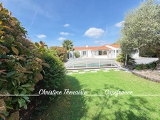 Maison à vendre 5 pièces - Plain-Pied - 3 chambres - 2 salles d'eau - 3 wc - Piscine couverte - 2 garages SAINT HILAIRE DE RIEZ (85)