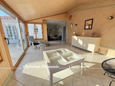 Maison à vendre 5 pièces - Plain-Pied - 3 chambres - 2 salles d'eau - 3 wc - Piscine couverte - 2 garages SAINT HILAIRE DE RIEZ (85)