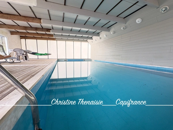 Maison à vendre 9 pièces - Plain-Pied - 4 chambres - 2 Salles d'eau - Piscine - Salle de cinéma - Hammam - T2 indépendant