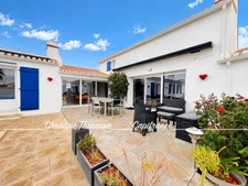 Maison à vendre 6 pièces 4 CHAMBRES - PISCINE CHAUFFEE - GARAGE - TERRAIN  SAINT GILLES CROIX DE VIE (85)