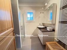 Maison à vendre sur un terrain de 2000 m2 - 4 chambres - Bureau - 3 salles d'eau - 3 wc - Dépendance de 110 m2 et garages LA GARNACHE (85)