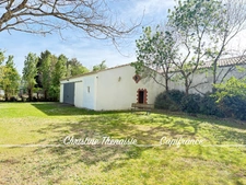 Maison à vendre sur un terrain de 2000 m2 - 4 chambres - Bureau - 3 salles d'eau - 3 wc - Dépendance de 110 m2 et garages LA GARNACHE (85)
