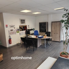 Bureau en plein centre-ville - 70 m² - Vitrine sur rue commerçante