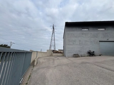 Entrepôt de 346m² et 137m² de Bureaux à louer Sur la commune du Rove, Zone d'activité de Pielettes. 
