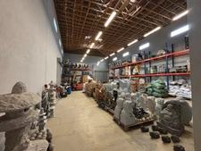 Entrepôt de 346m² et 137m² de Bureaux à louer Sur la commune du Rove, Zone d'activité de Pielettes. 