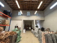 Entrepôt de 346m² et 137m² de Bureaux à louer Sur la commune du Rove, Zone d'activité de Pielettes. 