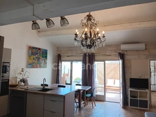 GARD (30) AIGUES-MORTES (30200) à vendre Immeuble mixte de 300 m 2 dont 1 grand local commercial et 3 appartements.