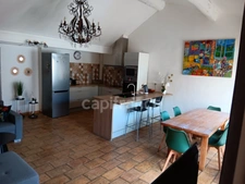 GARD (30) AIGUES-MORTES (30200) à vendre Immeuble mixte de 300 m 2 dont 1 grand local commercial et 3 appartements.
