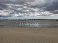 GARD (30), LE GRAU-DU-ROI (30240) Magnifique fonds de commerce bar et restauration Emplacement n°1 face à la mer.