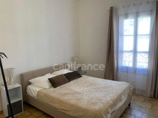 GARD (30) AIGUES-MORTES (30200) à vendre Immeuble mixte de 300 m 2 dont 1 grand local commercial et 3 appartements.