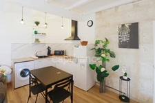 GARD (30) AIGUES−MORTES (30220) intra-muros à vendre appartement T4 ~40 m2, 1 chambres et terrasse.