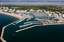 Hérault (34), La Grand-Motte fonds de commerce de restaurant, salon de thé, glacier emplacement N°1 bis en centre ville.