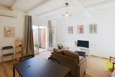 GARD (30) AIGUES−MORTES (30220) intra-muros à vendre appartement T4 ~40 m2, 1 chambres et terrasse.