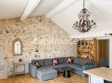 GARD (30) AIGUES-MORTES (30200) à vendre Immeuble mixte de 300 m 2 dont 1 grand local commercial et 3 appartements.